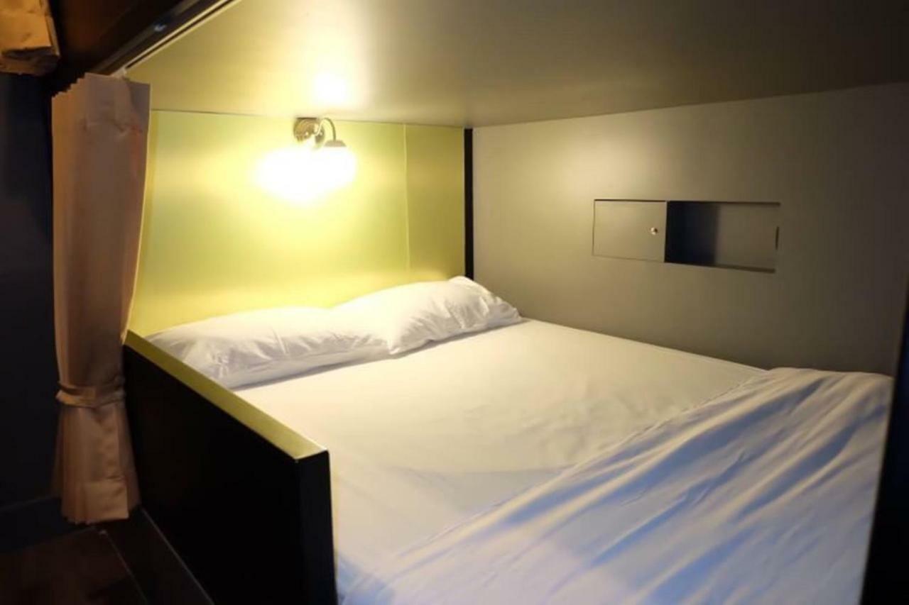 Four Sisters Homestay Bangkok Exterior photo